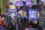 世界青年电竞大赛上海战队荣耀捧杯，2020世界电竞赛