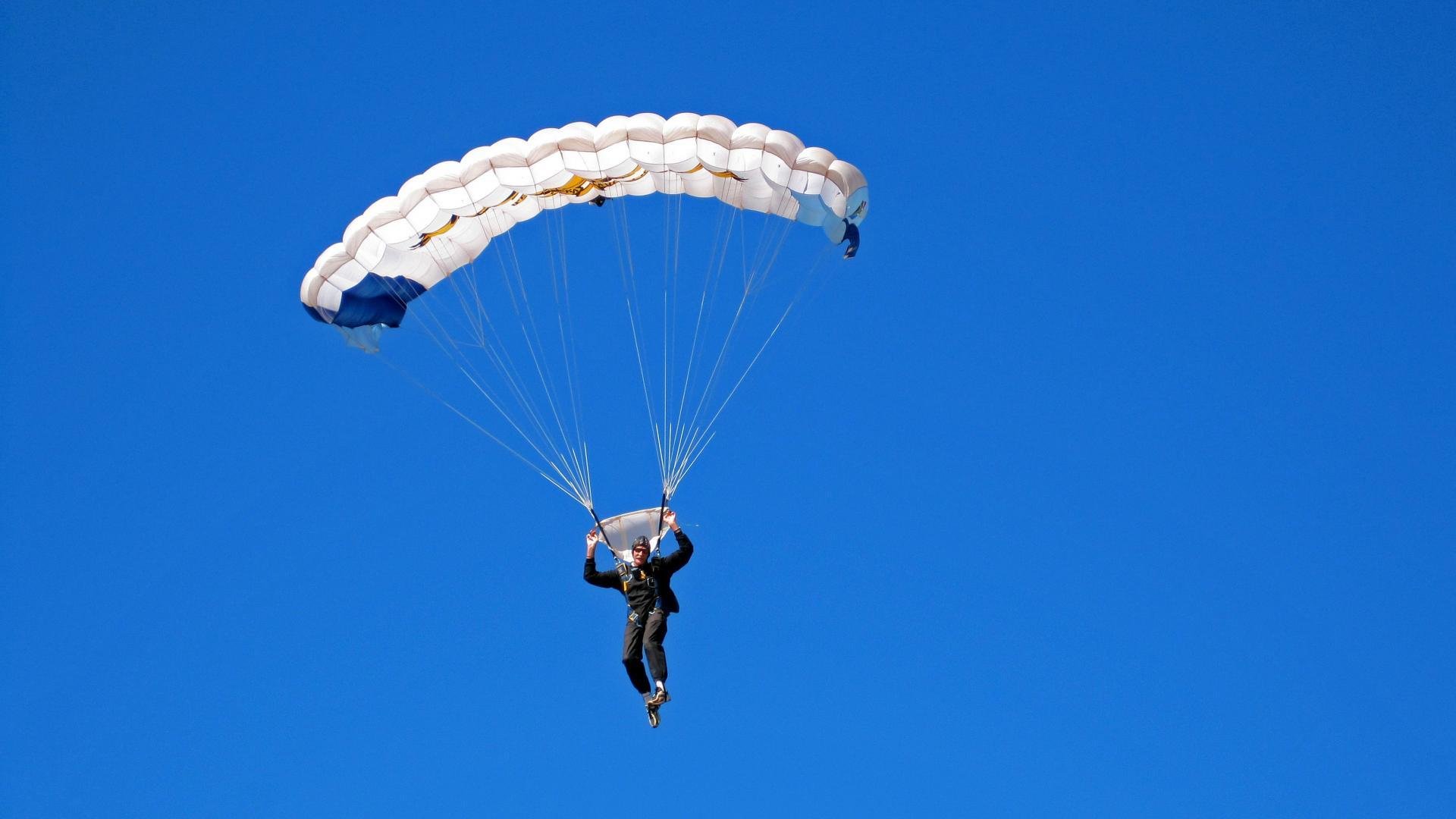 青少年体育参与对抗挫能力的提升机制研究，“聚焦生命——论体育与青少年的挫折教育”